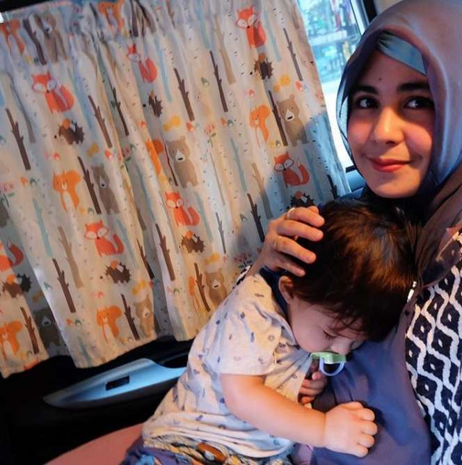 4 Seleb yang Jadi Single Parent di Usia Muda