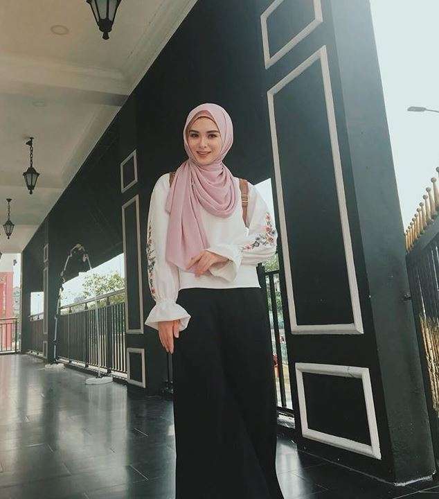 Intip 8 Gaya Hijab Ayana Moon, Mualaf Asal Korea