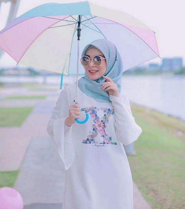 Intip 8 Gaya Hijab Ayana Moon, Mualaf Asal Korea