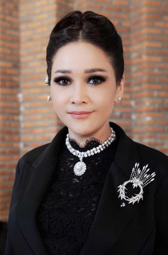 5 Seleb Ini Paling Misterius Soal Asmara