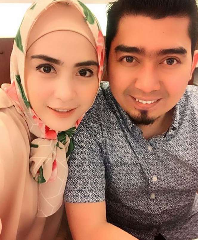 April Jasmine, Istri Ustaz Solmed yang Selalu Tampil Stylish