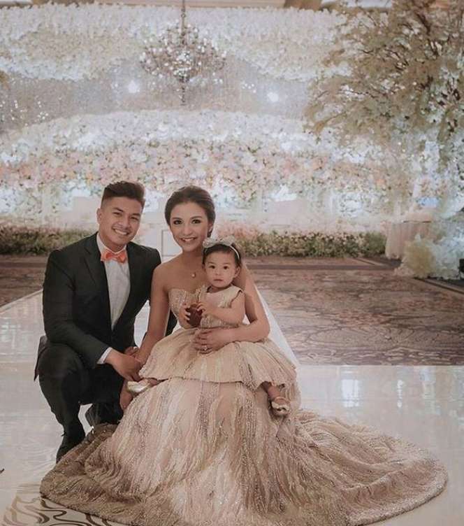 Romantis, 5 Gaya Artis Saat Kondangan Bareng Pasangan