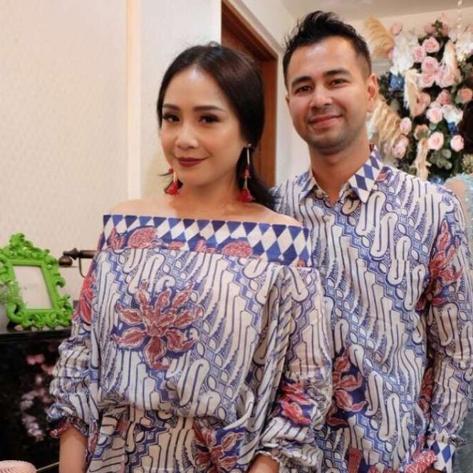 Romantis, 5 Gaya Artis Saat Kondangan Bareng Pasangan