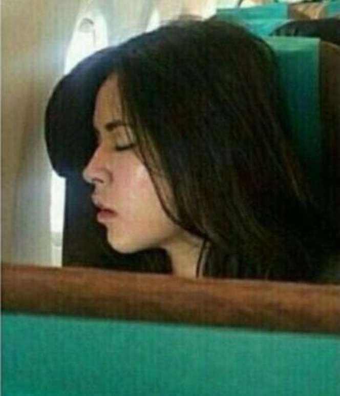Pose 6 Artis Cantik Saat Tidur, Masih Kece Gak? 