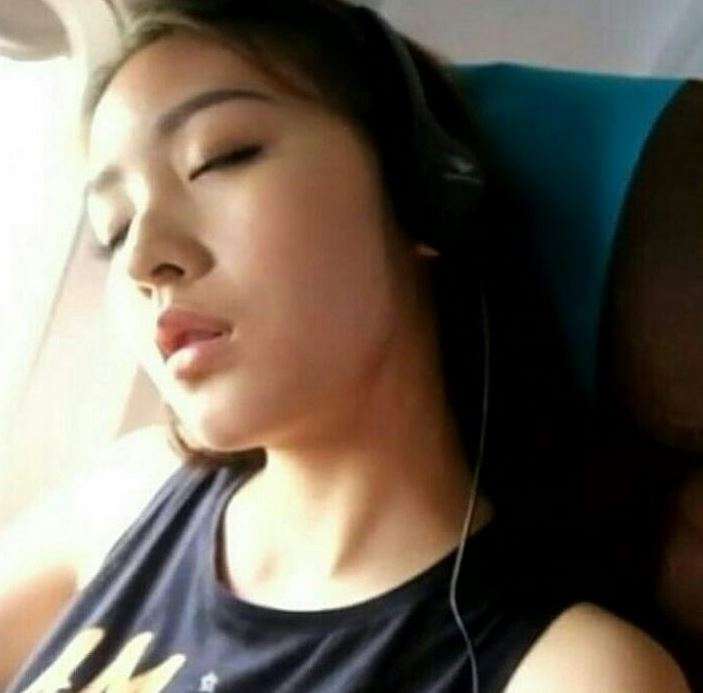 Pose 6 Artis Cantik Saat Tidur, Masih Kece Gak? 