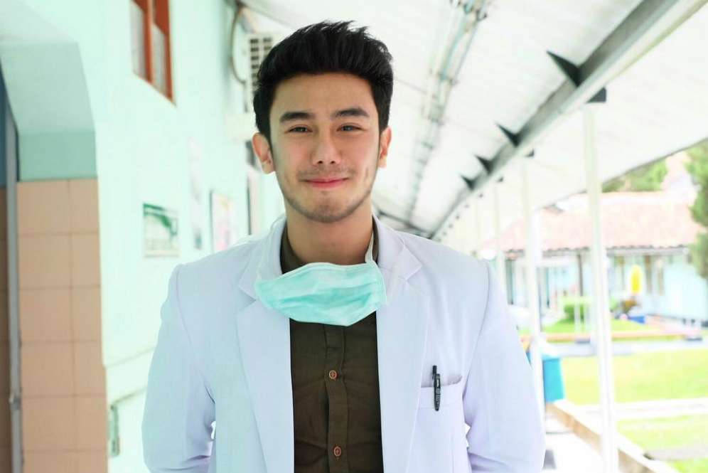 Dokter Anton Tanjung, Pesonanya Bikin Ingin Jatuh 'Sakit'