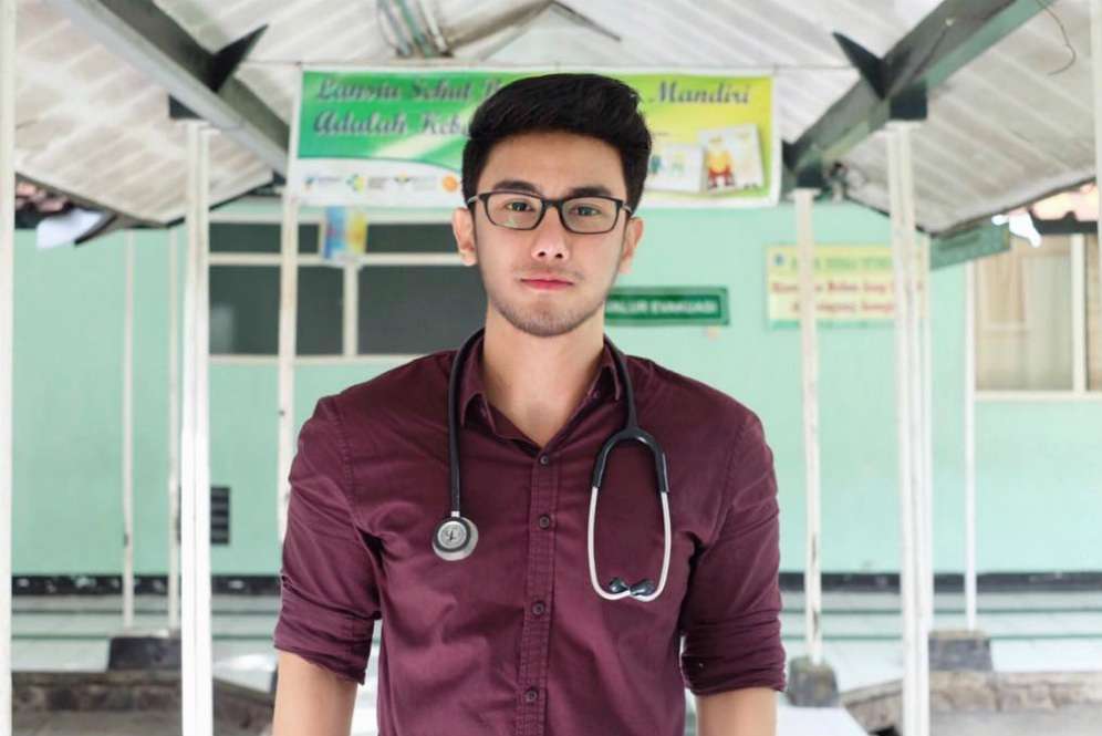 Dokter Anton Tanjung, Pesonanya Bikin Ingin Jatuh 'Sakit'