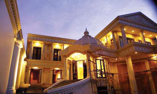 Intip Penampakan Mewahnya Rumah 5 Seleb Tanah Air