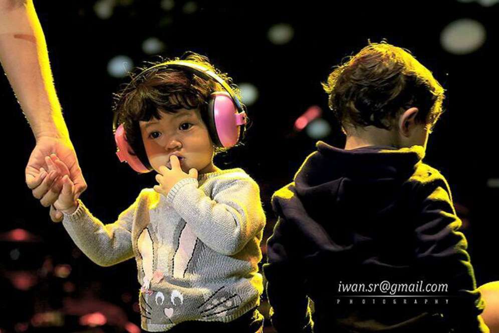  Keren! Lihat Gaya Mama Rocker Urus Bocah