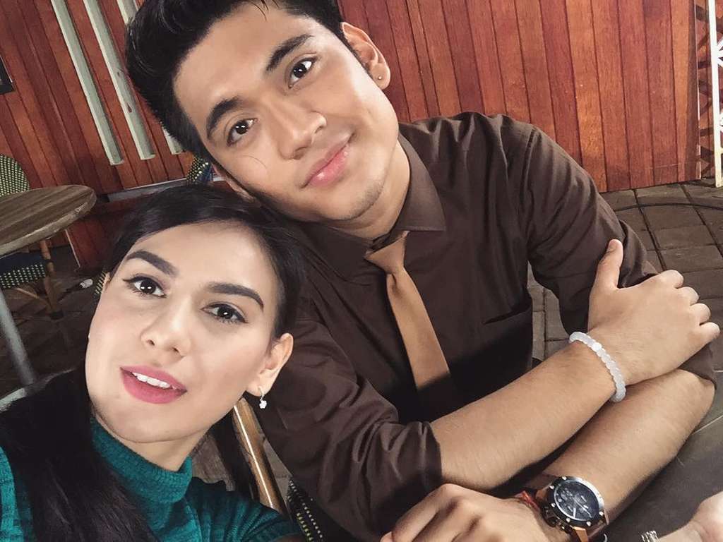 Pacaran Beda Keyakinan, 5 Pasangan Artis Ini Kian Lengket