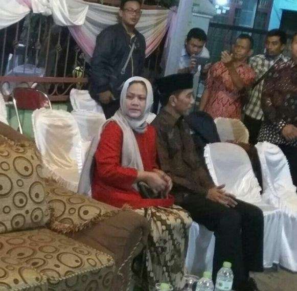 Tembus Gang Sempit, Jokowi Hadiri Pernikahan Anak Perawat Rusa