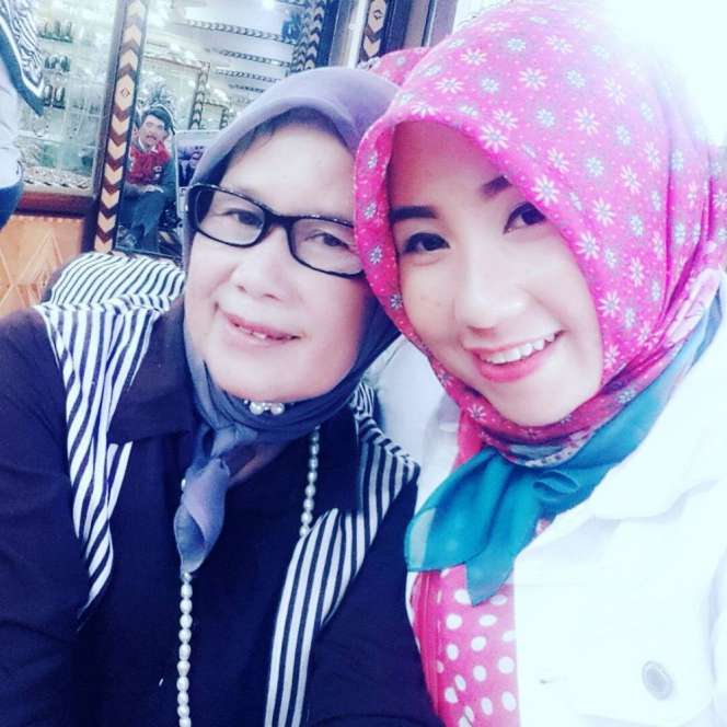 Pesona Upiak Isil 'Tak Tun Tuang' Saat Berhijab