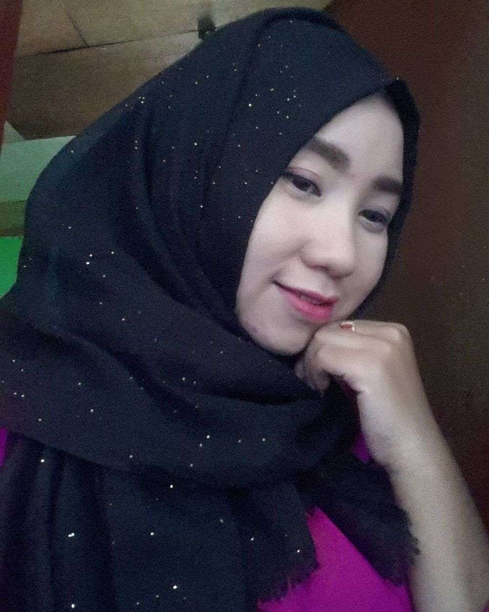 Pesona Upiak Isil 'Tak Tun Tuang' Saat Berhijab