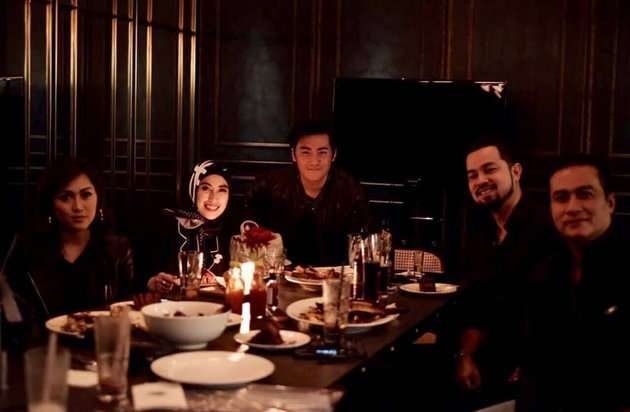 Salut! Demi Anak, Adjie Pangestu Makan Bareng Mantan Istri