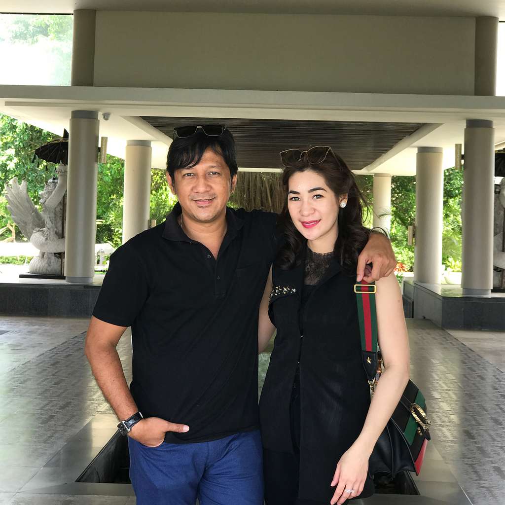 Beruntung, 5 Komedian Indonesia Ini Memiliki Istri Cantik