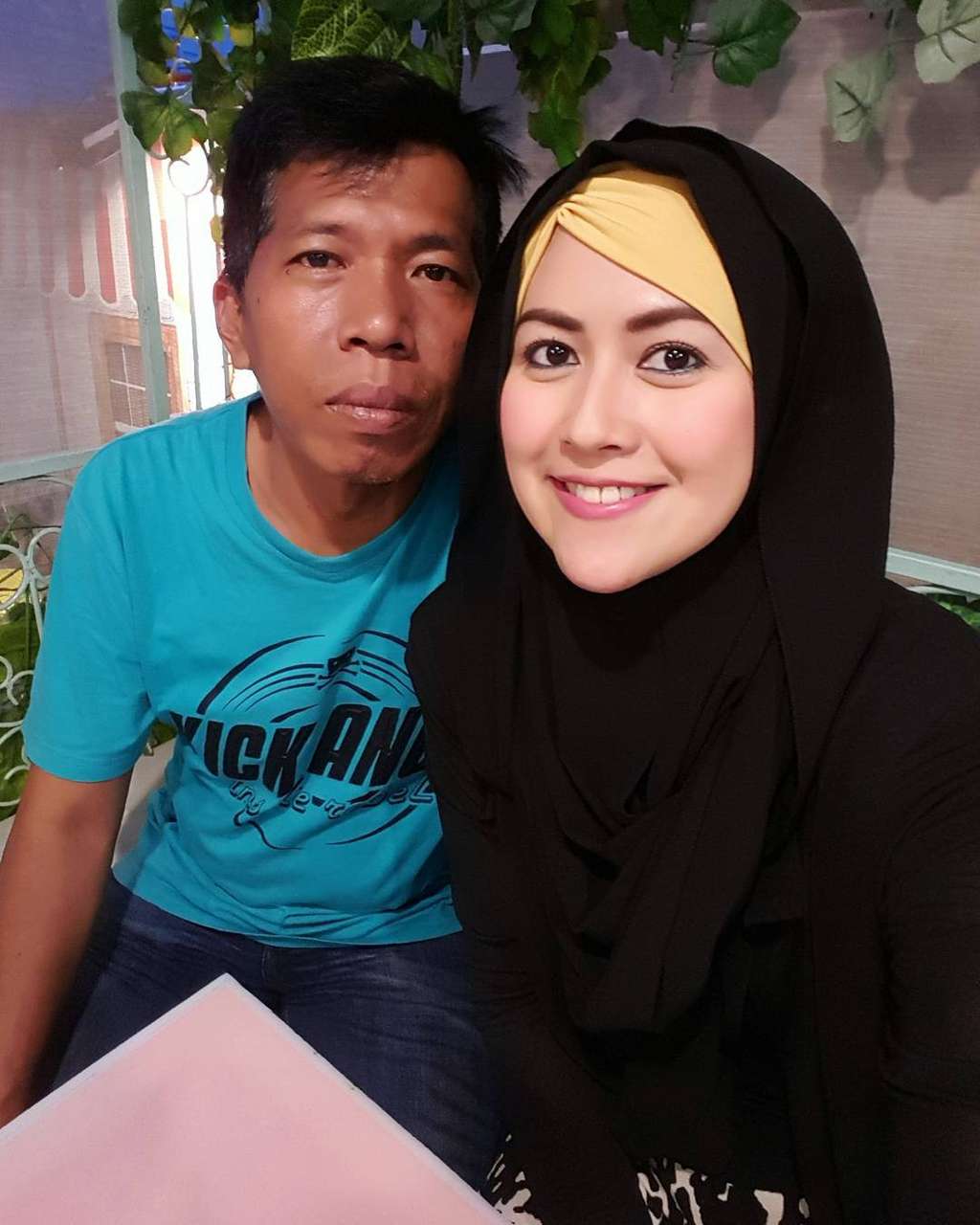 Beruntung, 5 Komedian Indonesia Ini Memiliki Istri Cantik