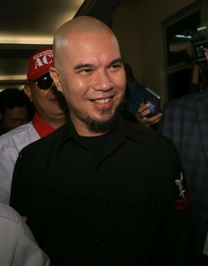 Gara-gara Status di Medsos, 5 Artis Ini Tersandung Masalah