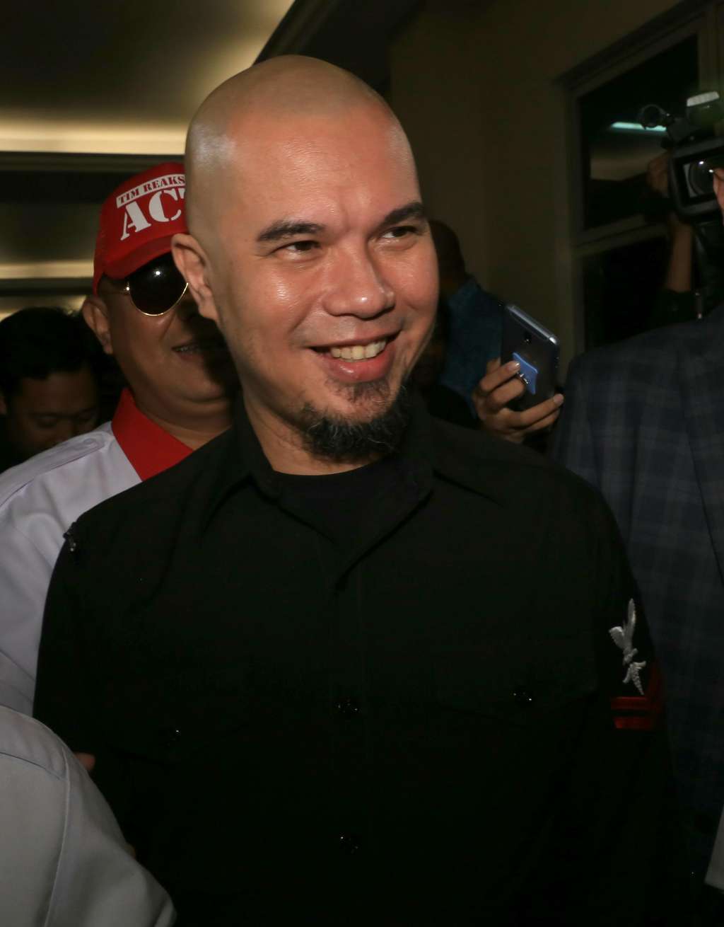 Gara-gara Status di Medsos, 5 Artis Ini Tersandung Masalah