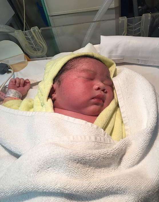 So Sweet! Momen `Kakek` SBY dan Hatta Rajasa Sambut Baby Gaia