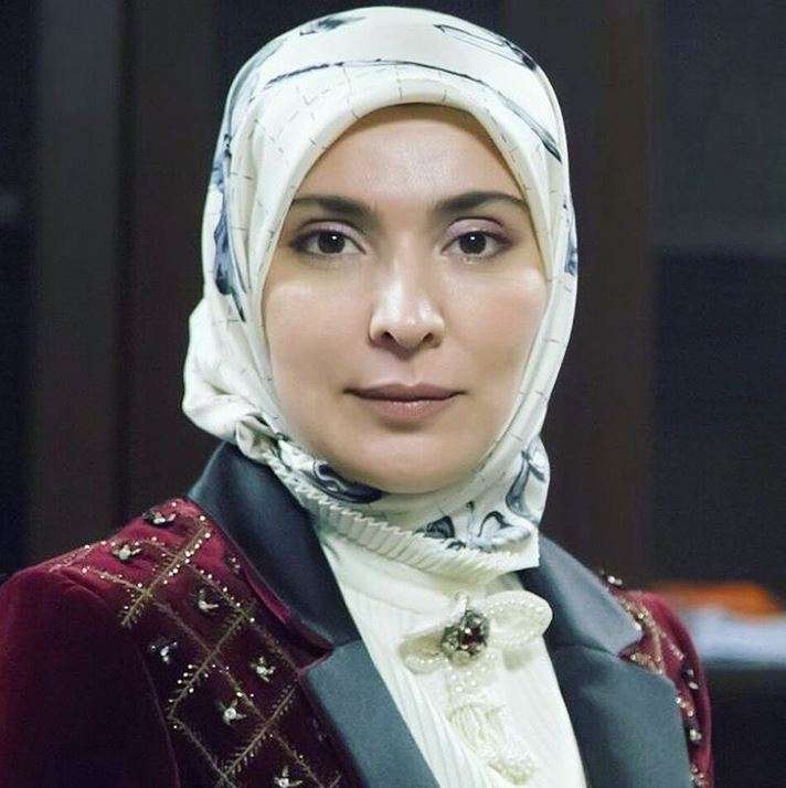Intip Gaya Hijab Aina Gamzatova, Muslimah Sang Penantang Putin