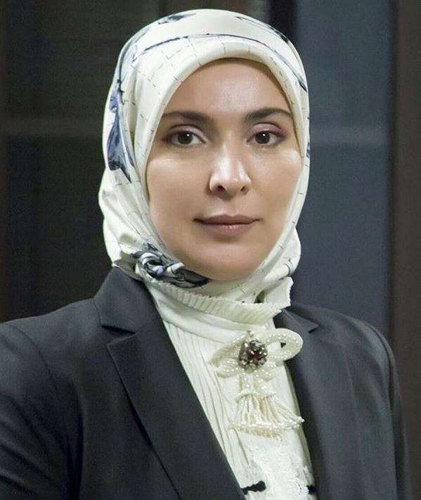 Intip Gaya Hijab Aina Gamzatova, Muslimah Sang Penantang Putin