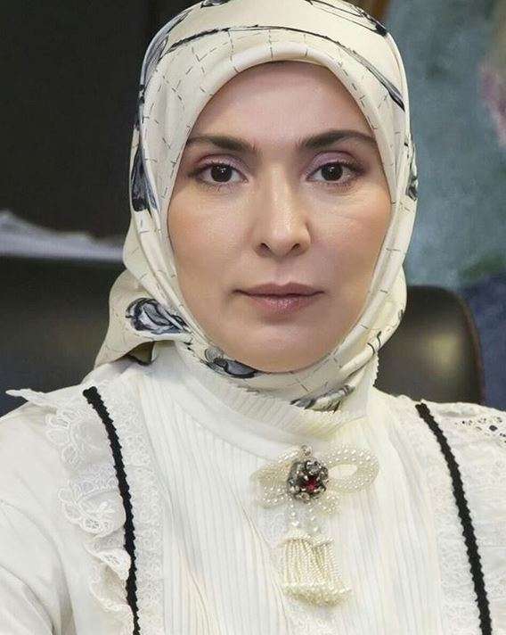 Intip Gaya Hijab Aina Gamzatova, Muslimah Sang Penantang Putin