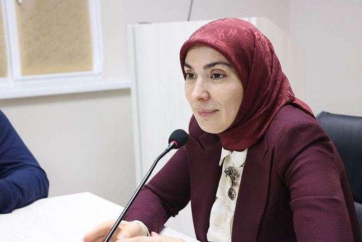 Intip Gaya Hijab Aina Gamzatova, Muslimah Sang Penantang Putin