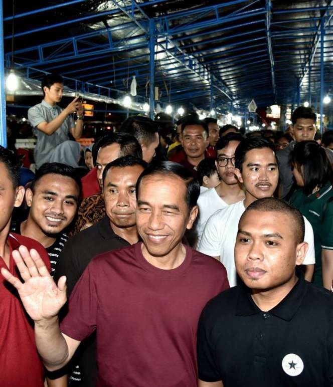 5 Momen Presiden Jokowi Pakai Kaus Oblong