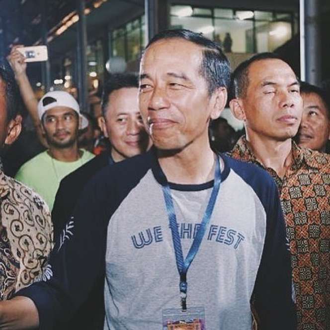 5 Momen Presiden Jokowi Pakai Kaus Oblong
