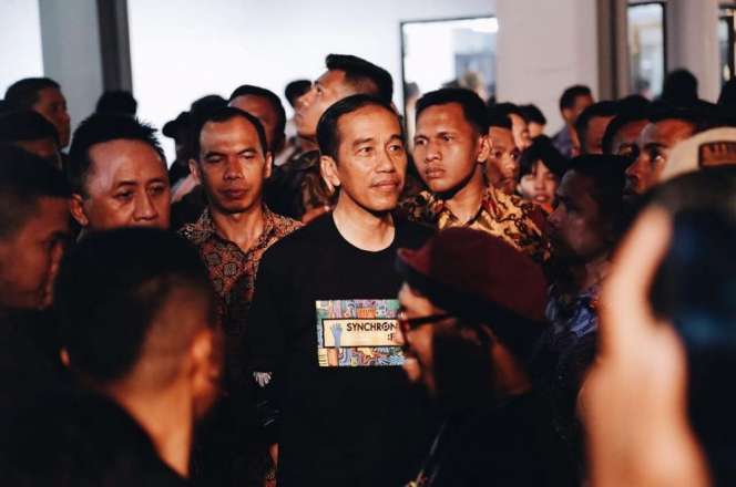 5 Momen Presiden Jokowi Pakai Kaus Oblong