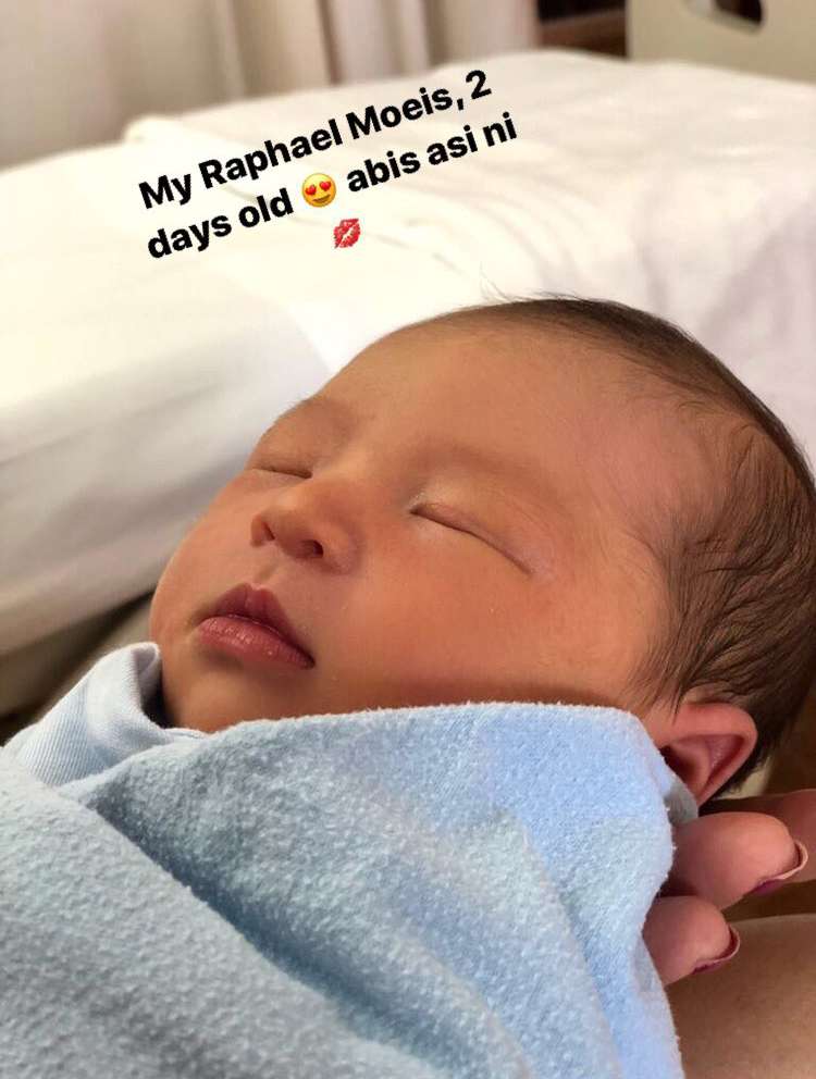 Potret Gantengnya Raphael Moeis, Bayi Sandra Dewi 
