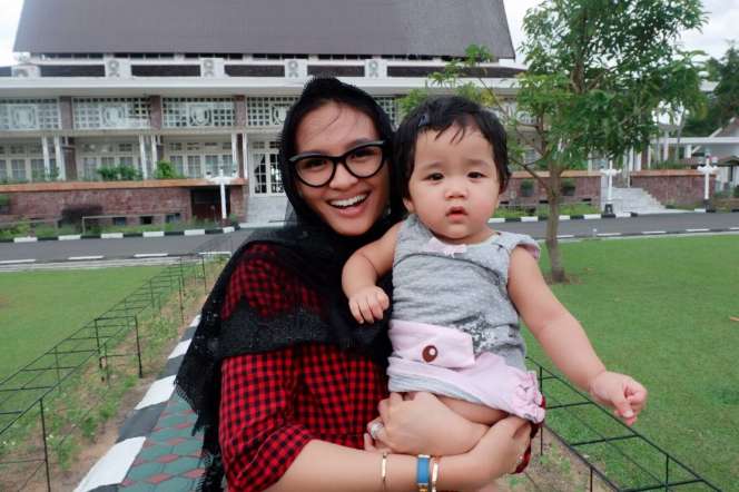 Beda 19 Tahun, Ini Calon Istri Mantan Suami Ussy Sulistiawaty