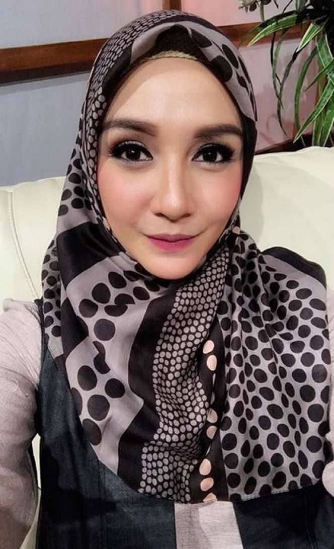 Berhijab, Begini Penampilan 4 Mantan Presenter Acara Gosip