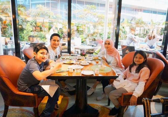 Berhijab, Begini Penampilan 4 Mantan Presenter Acara Gosip