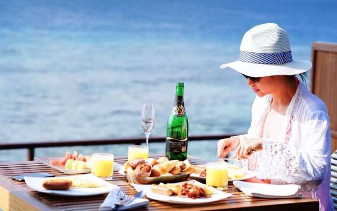 Bareng Suami dan Anak, Dewi Perssik Liburan ke Maldives