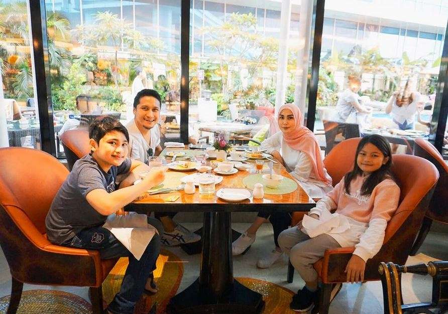 Intip Pesona Kecantikan Fenita Arie Saat Berhijab