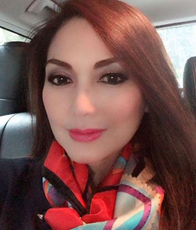 Berusia Setengah Abad, Nia Daniaty Makin Memesona