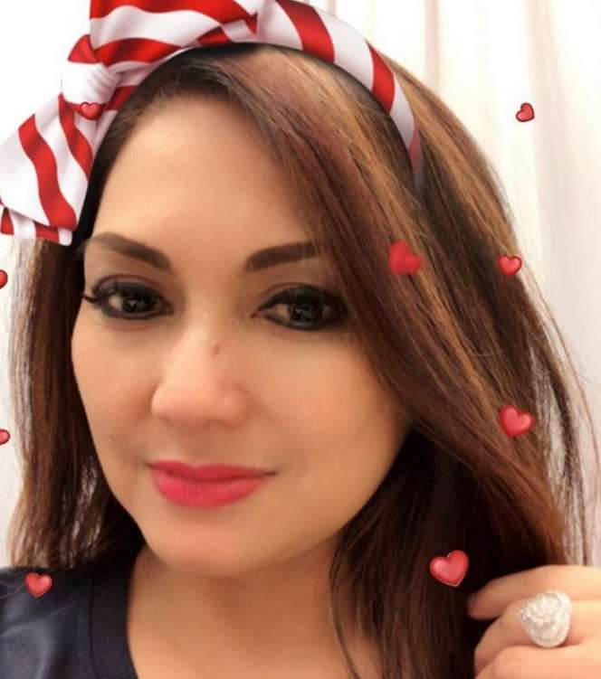 Berusia Setengah Abad, Nia Daniaty Makin Memesona