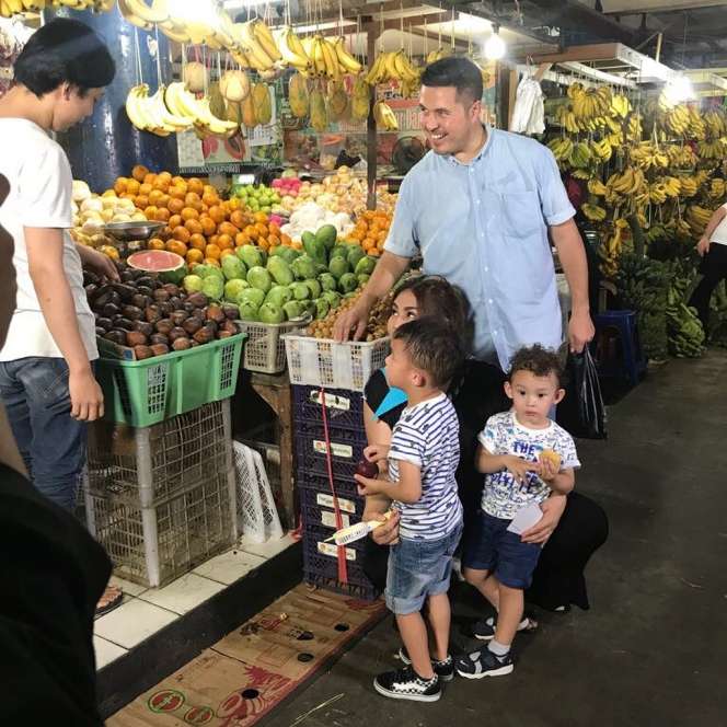 Wah! 4 Artis Ini Tak Malu Belanja ke Pasar