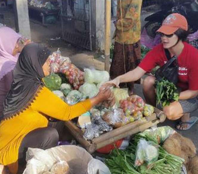 Wah! 4 Artis Ini Tak Malu Belanja ke Pasar