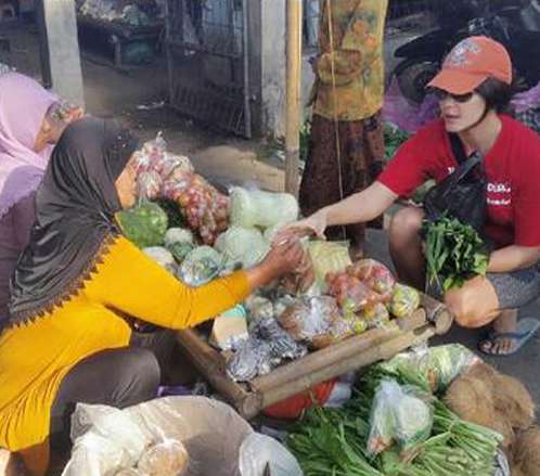 Wah! 4 Artis Ini Tak Malu Belanja ke Pasar