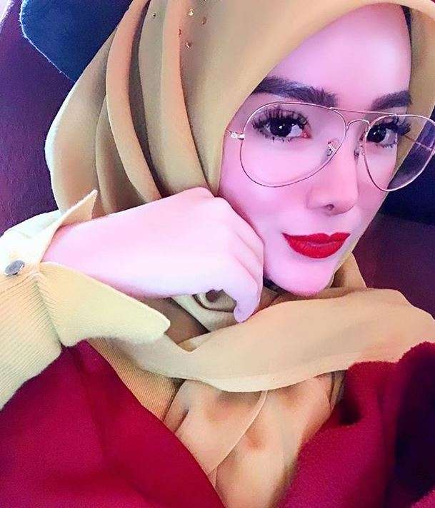 Devita Rusdi, dari Model Seksi Hingga Jadi Sosialita Hijaber
