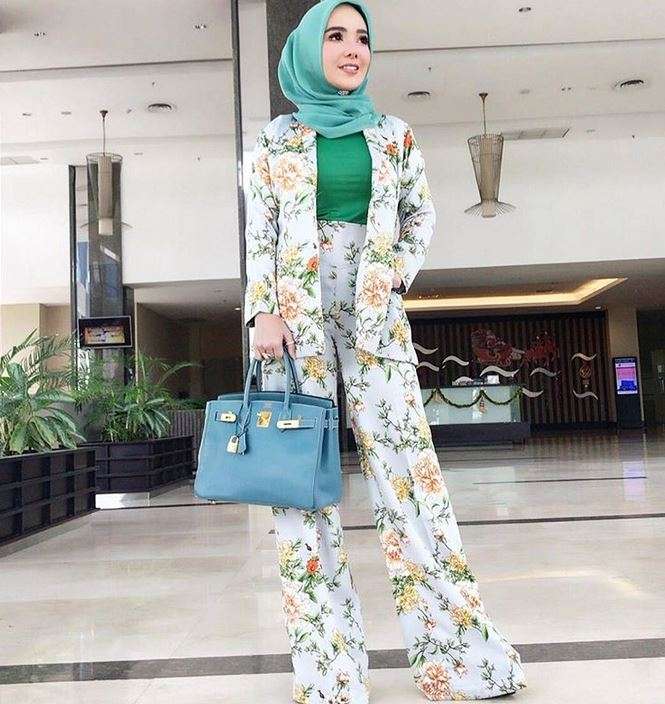 Devita Rusdi, dari Model Seksi Hingga Jadi Sosialita Hijaber