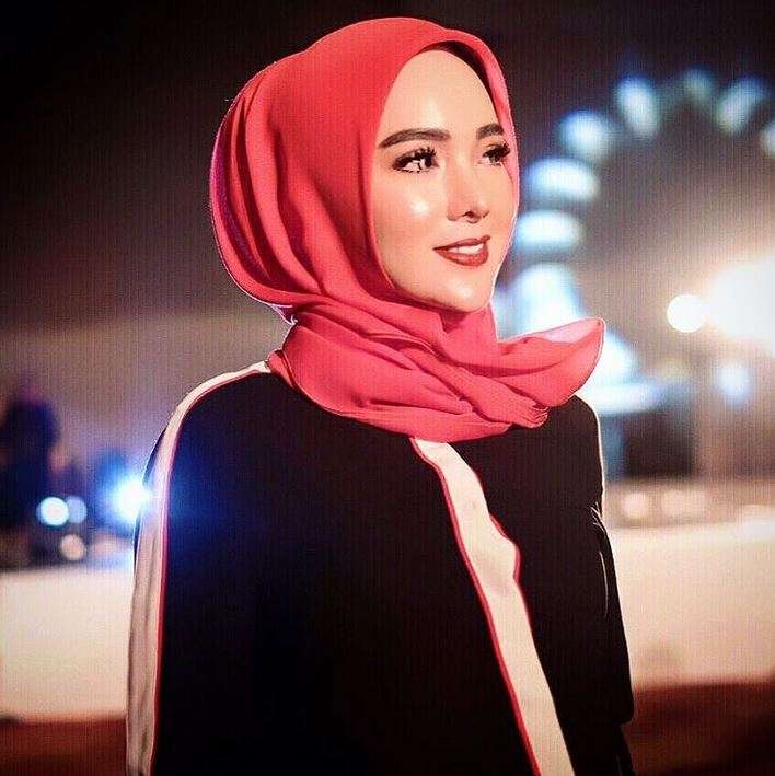 Devita Rusdi, dari Model Seksi Hingga Jadi Sosialita Hijaber