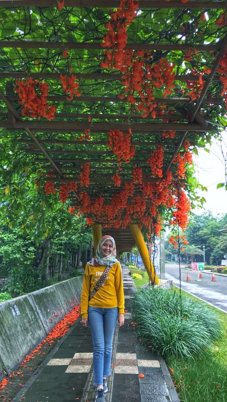 Meski Santai, Ini Dia Tips Tampil Cantik Saat Jalan-jalan
