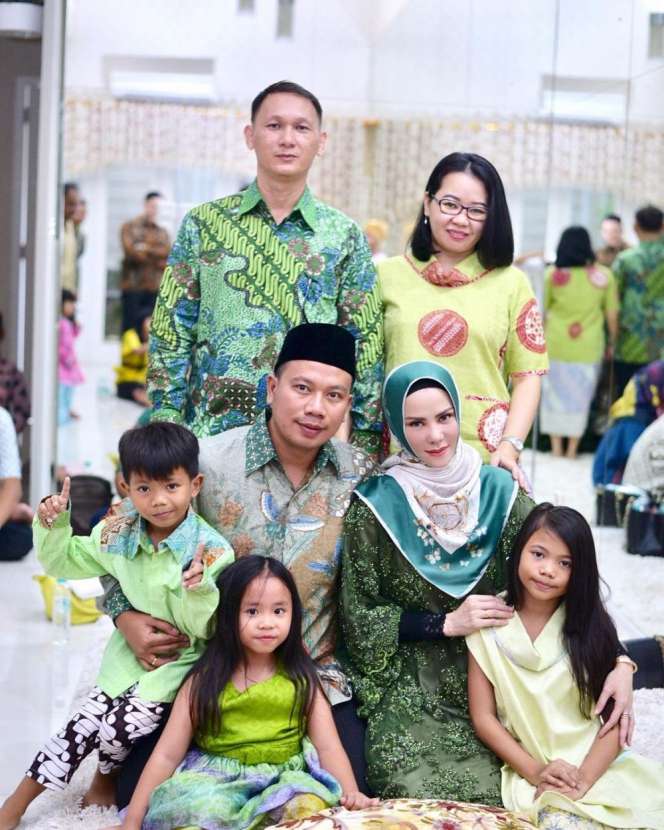 Momen Angel Lelga Bersama Anak Vicky Prasetyo