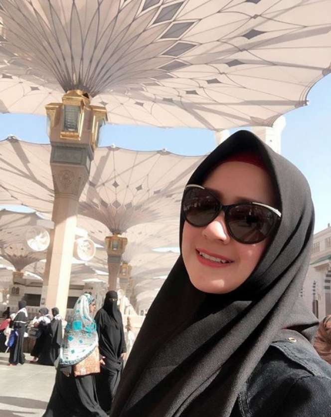 Penampilan Syar`i Mantan Istri Ustaz Zacky Mirza