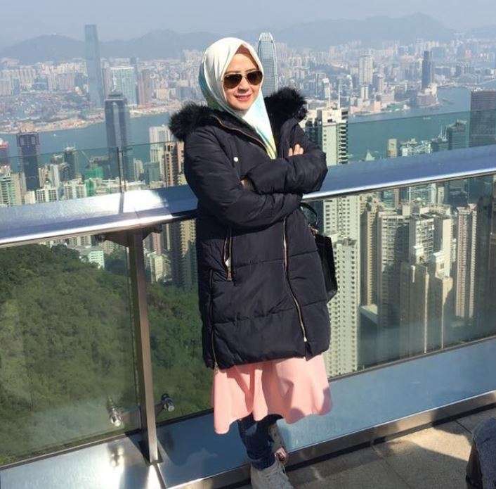 Penampilan Syar`i Mantan Istri Ustaz Zacky Mirza