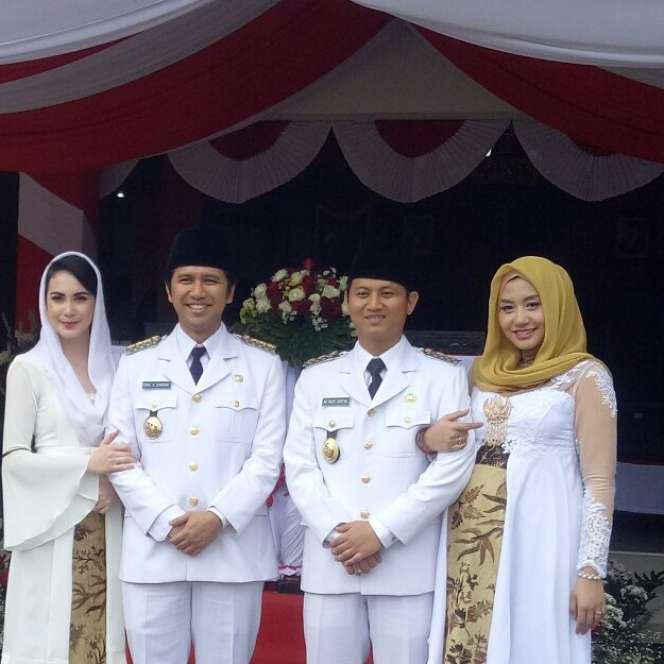 Momen Kesetiaan Arumi Bachsin Dampingi Emil Dardak