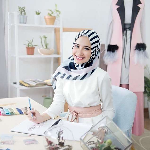 5 Seleb yang Berbisnis Hijab 